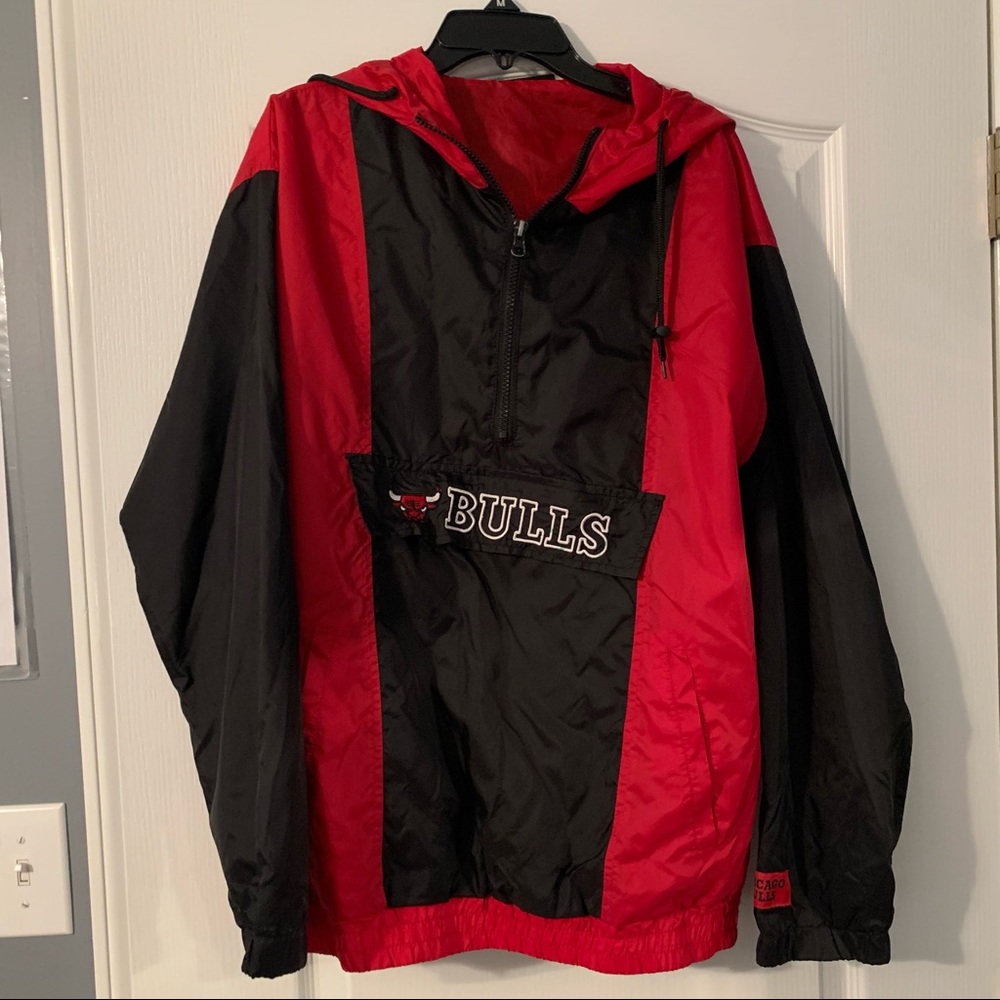 CHICAGO BULLS RED AND BLACK WINDBREAKER